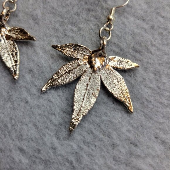 Silver Tone Leaf Earrings Natures Jewelry Japanese Maple Fish Hook Style Unique - Picture 3 of 8